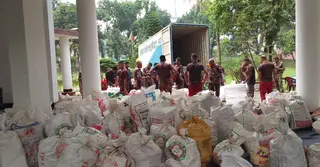 বেনাপোল কাস্টমস থেকে পণ্য পাচারের অভিযোগে কাস্টমস কর্মকর্তাসহ গ্রেপ্তার ৩